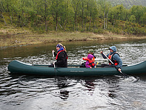 To mødre på kanotur med barna sine.  Foto: Lena  Kristiansen.