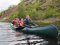 Det var mange fornøyde fjes i kanoene.  Foto: Lena  Kristiansen. 