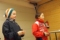 10-åringer fra Ilar mottar sin premie.  Govvat/foto: Charles Petterson