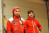 11-åringer fra Ilar og Nesseby IF mottar sine premier. Govvat/foto: Charles Petterson